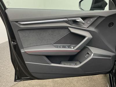 Audi RS3 Sportback RS-Designpaket 280km/h Navi Matrix 