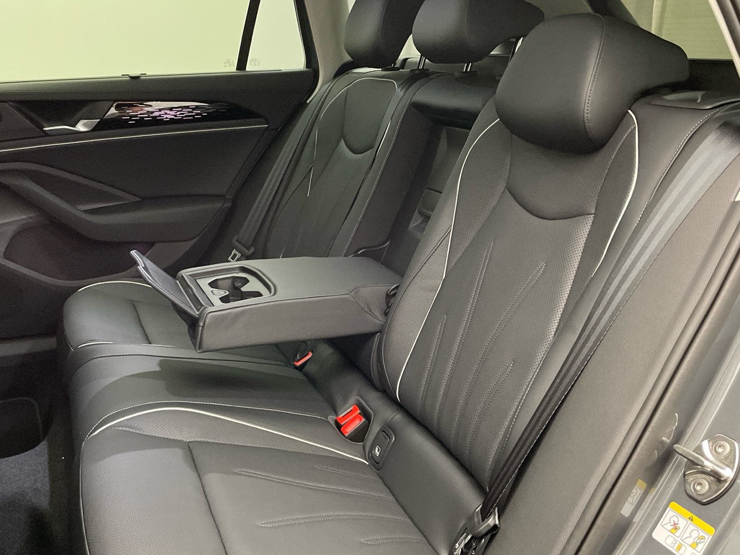 VW Passat Variant Elegance 1,5 eHybrid Panorama Nav 