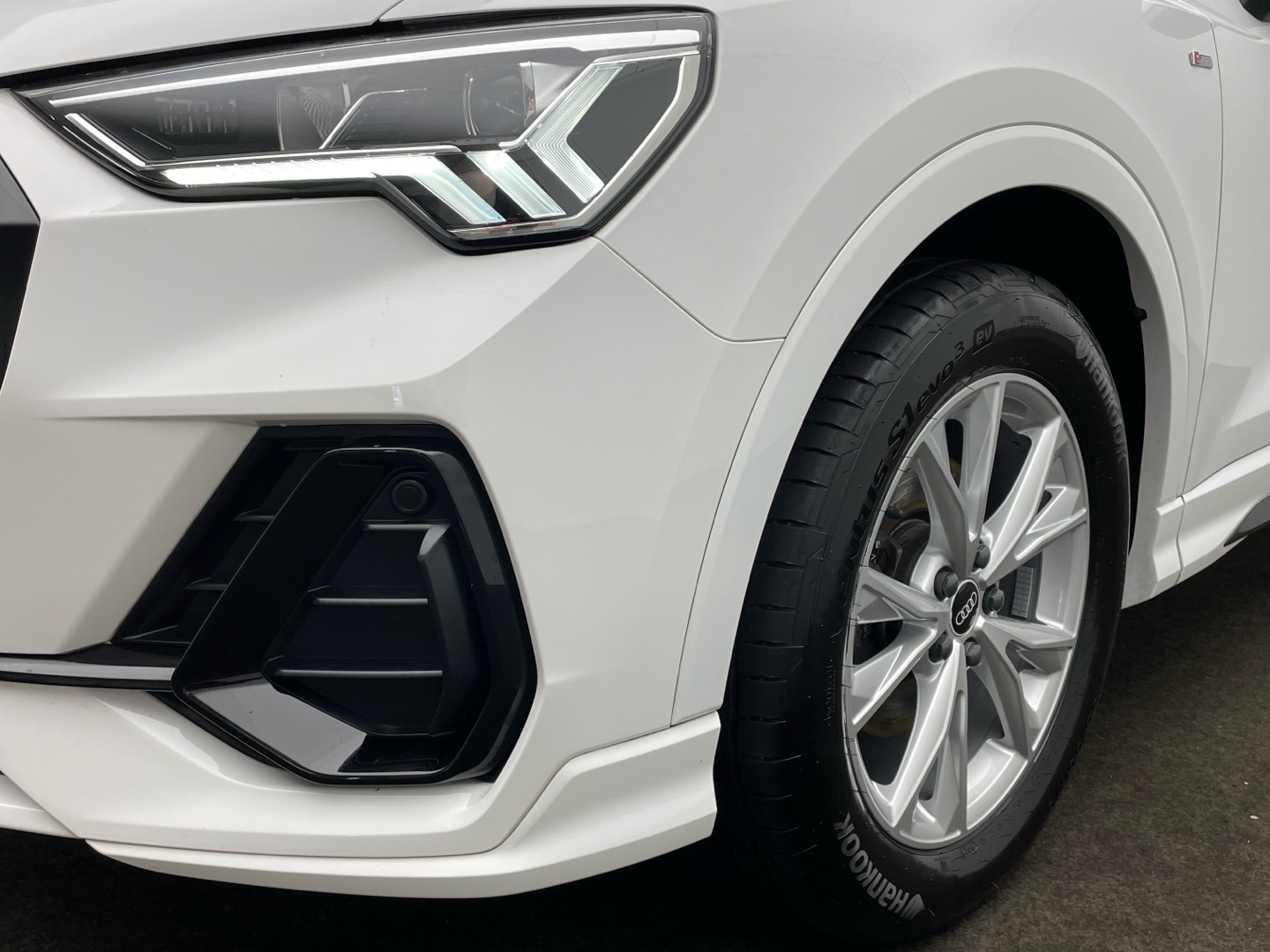 Audi Q3 S line 35 TDI S tronic MMI LED AHK Sitzhzg. 