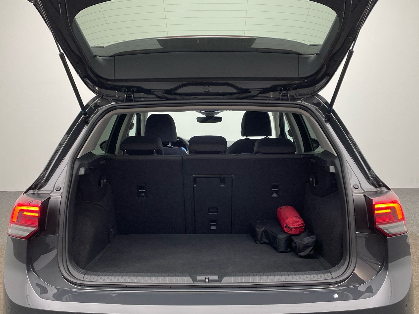 VW Golf VIII Life 1.5 eTSI DSG CarPlay LED Panorama 