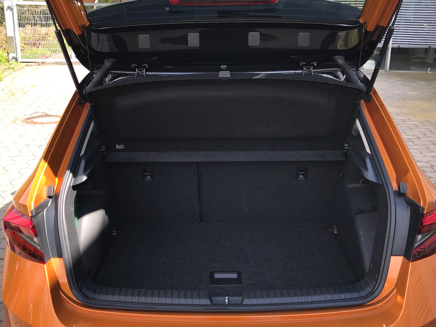 Skoda Fabia Style 1.0TSI Komfort-Sitz Navi CarPlay LED 