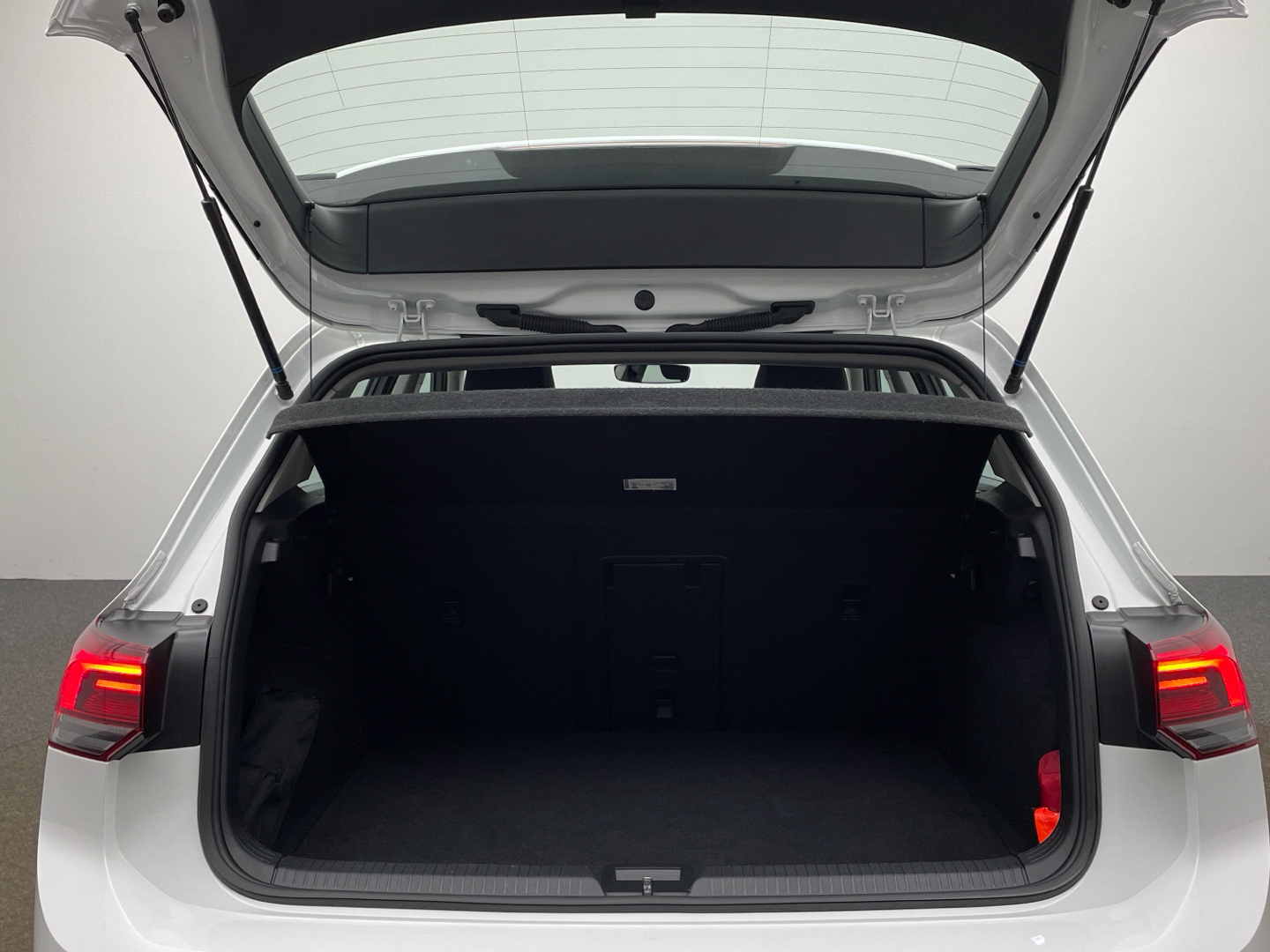VW Golf VIII Life 2.0 TDI Navi CarPlay LED Sitzhzg. 