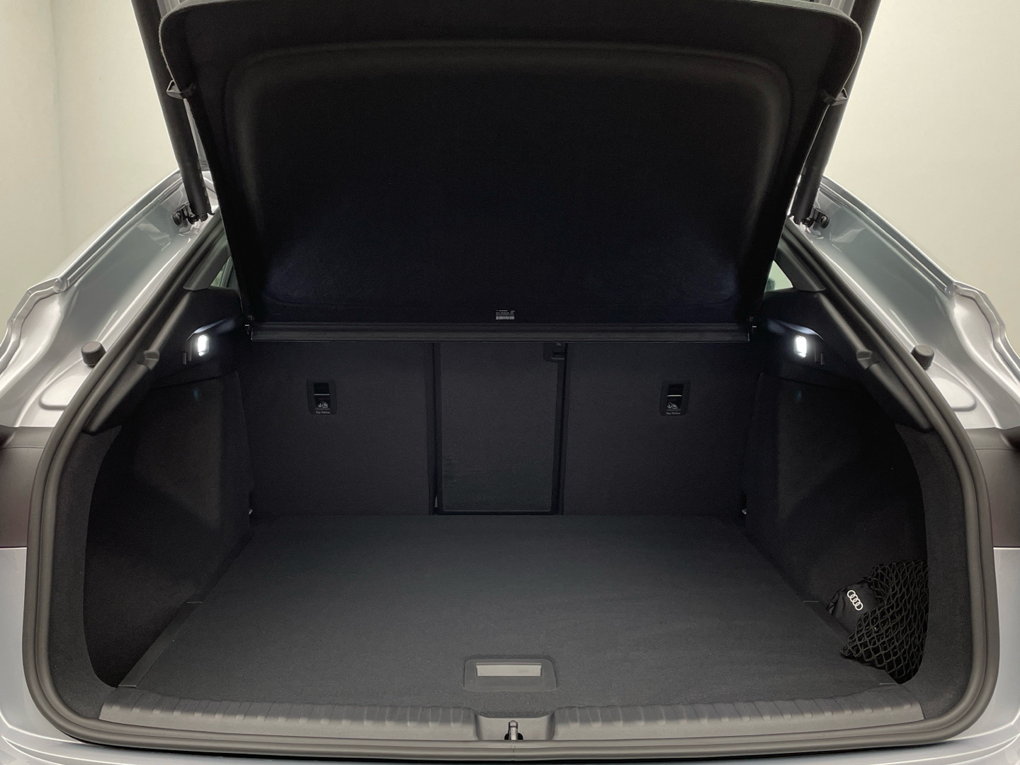 Audi Q4 Sportback 45 e-tron 210 kW Optik-Paket Navi 