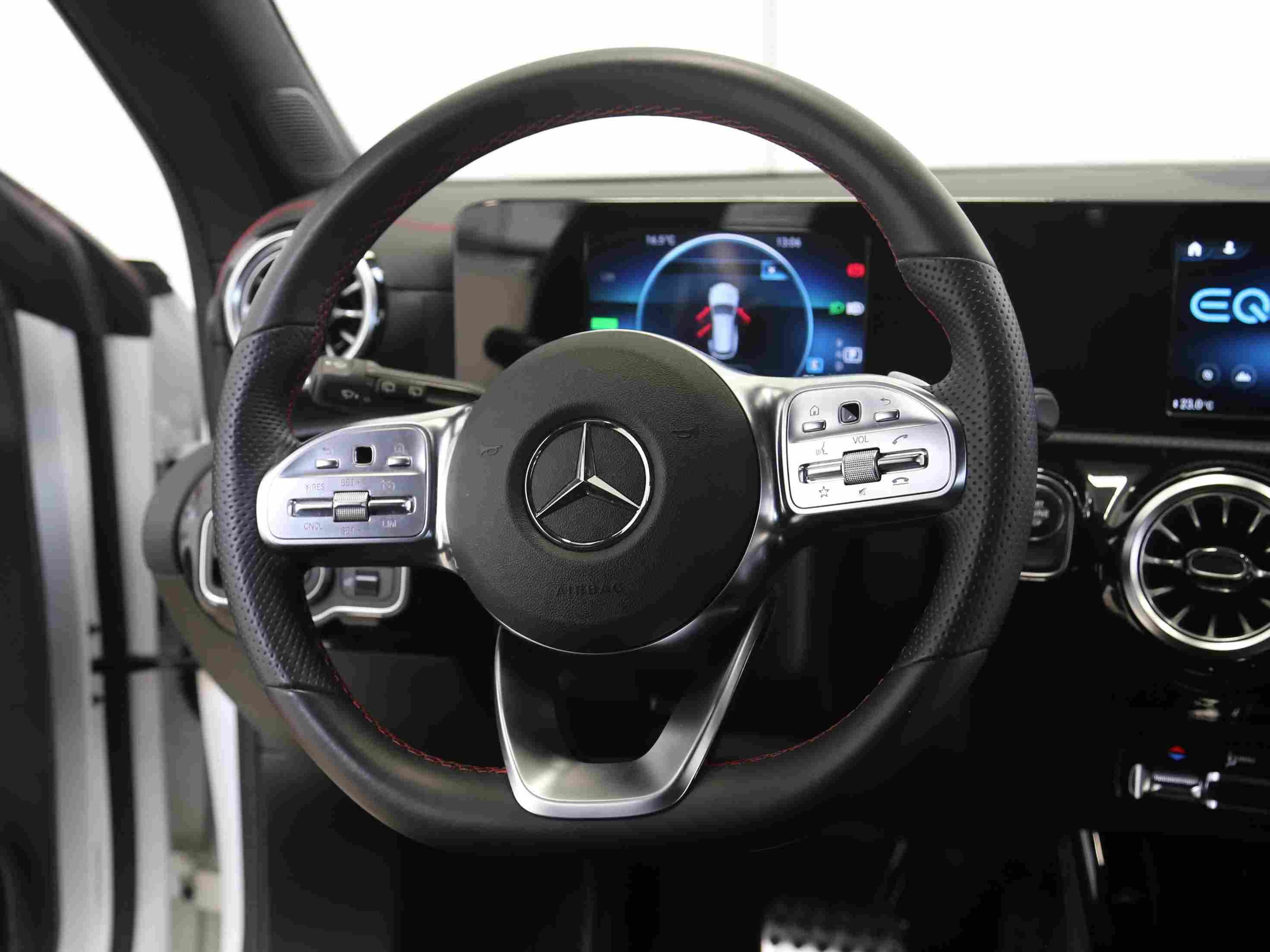 Mercedes-Benz CLA 250 Shooting Brake e AMG* 19