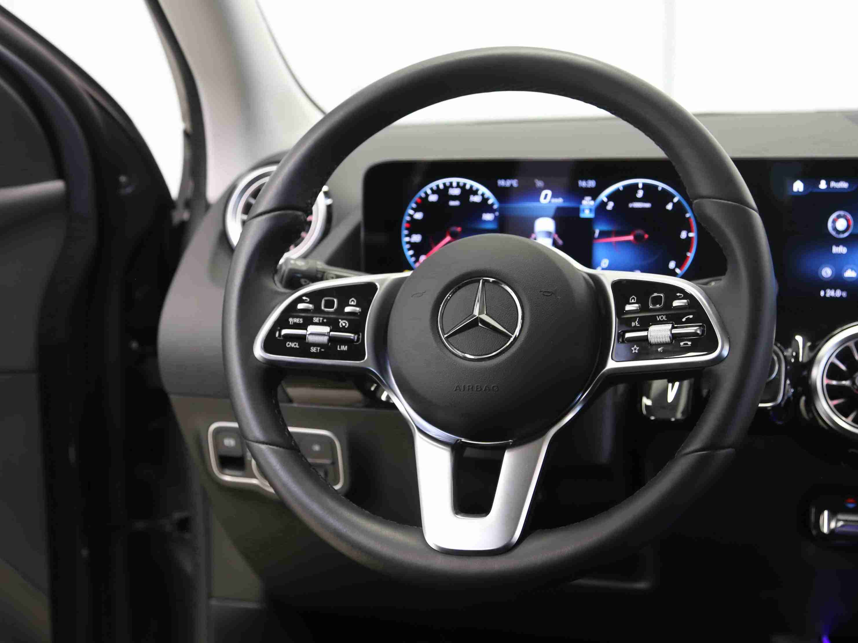 Mercedes-Benz GLA 220 d Progressive* Multibeam* Memory* MBUXHIGH+ 