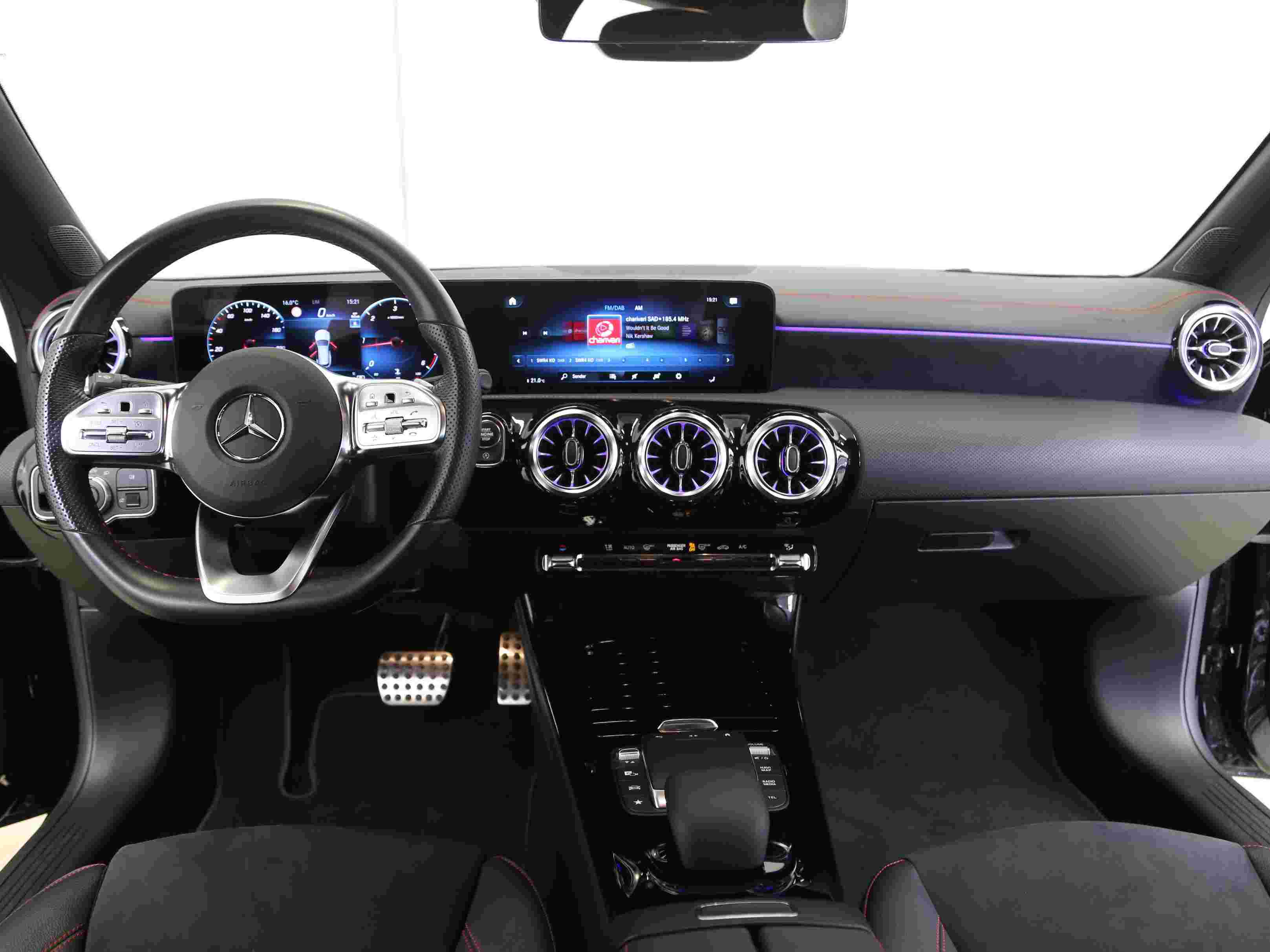Mercedes-Benz CLA 220 Shooting Brake d AMG* LED* 19
