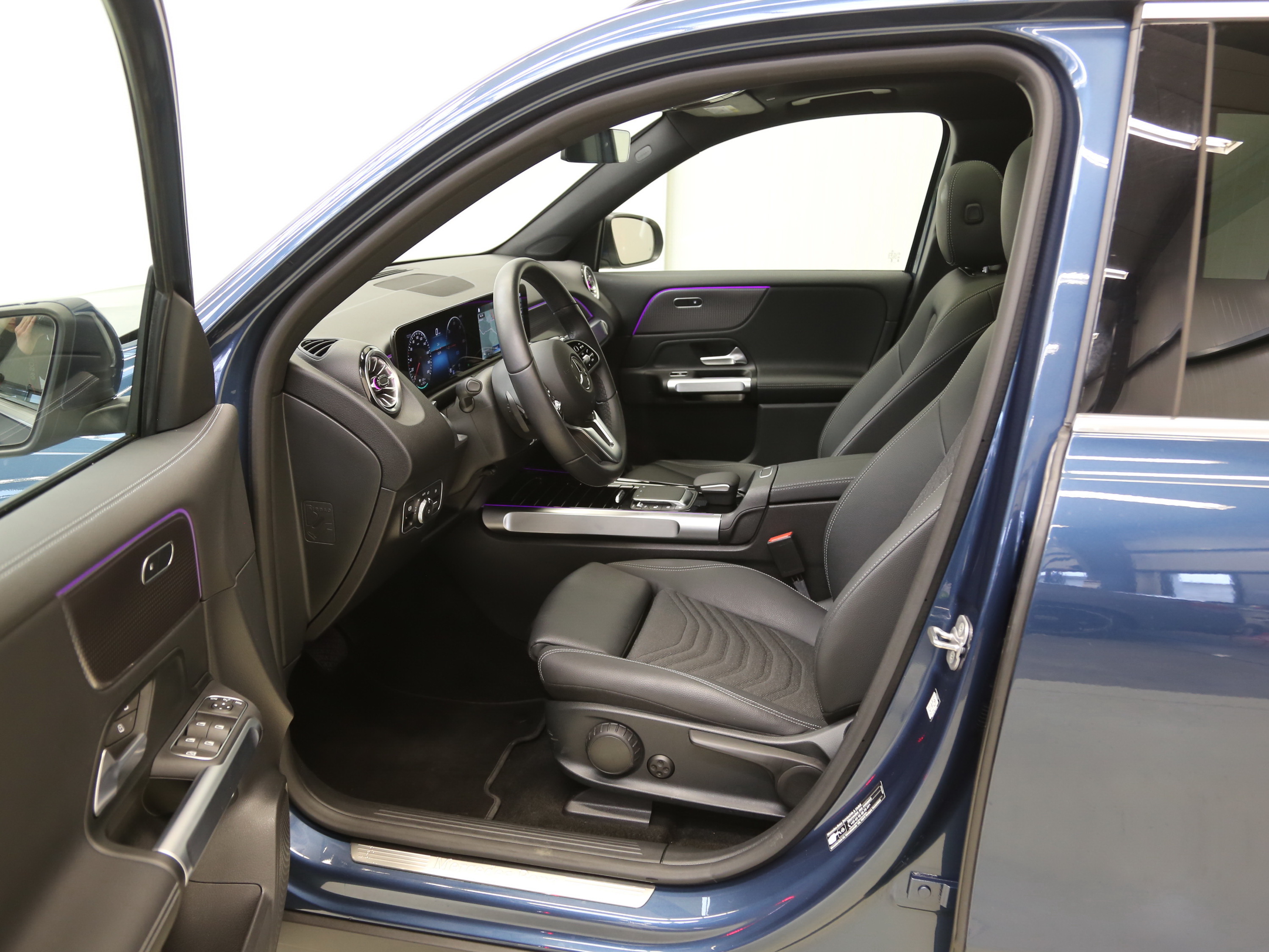 Mercedes-Benz EQB 350 4M PANO* Advanced-Paket* 7-Sitze* WD-Glas++ 