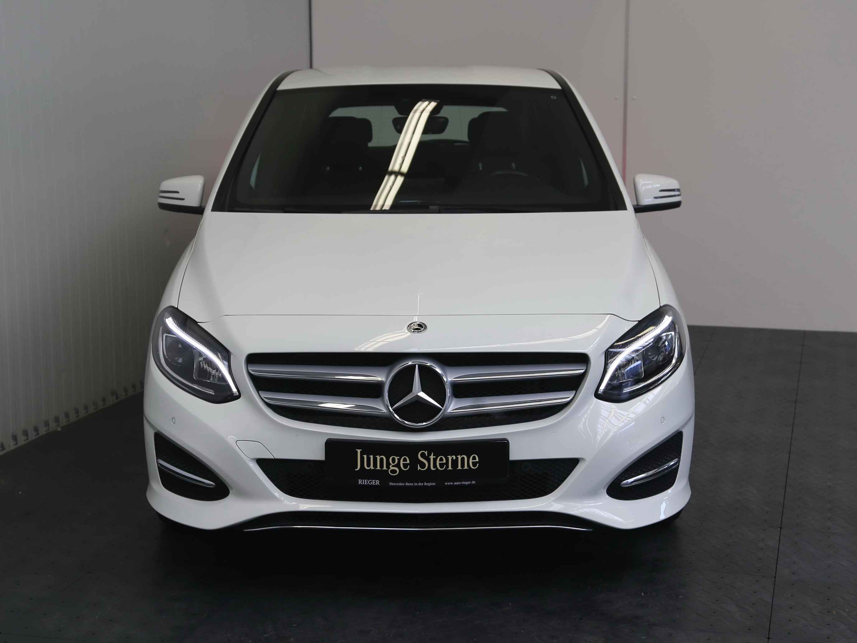 Mercedes-Benz B 180 Urban* LED* Navi* Standheizung* Totwinkelassi+ 