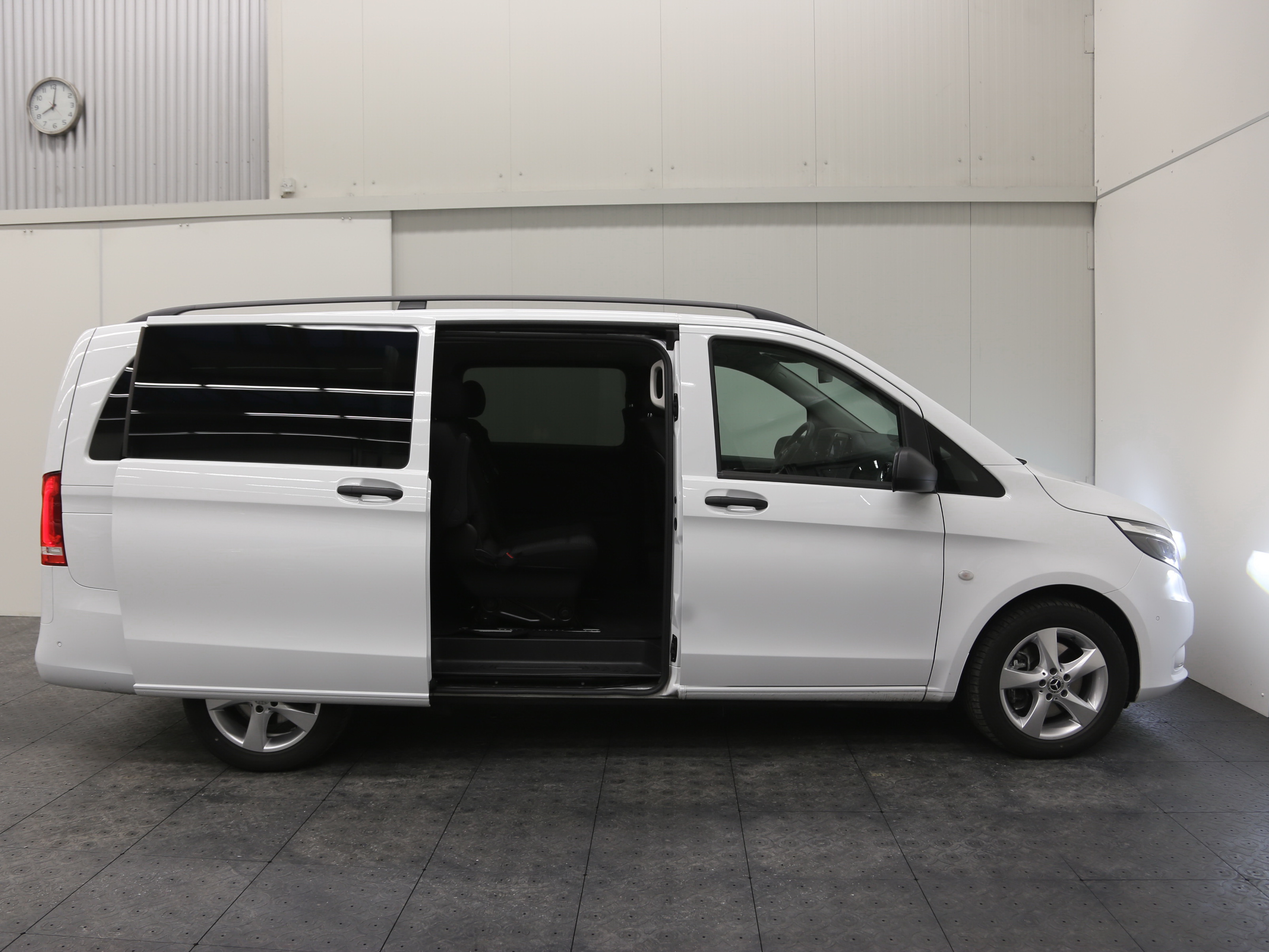 Mercedes-Benz Vito 119 CDI Tourer-Pro* LED* AHK* Totwinkel* Distro 