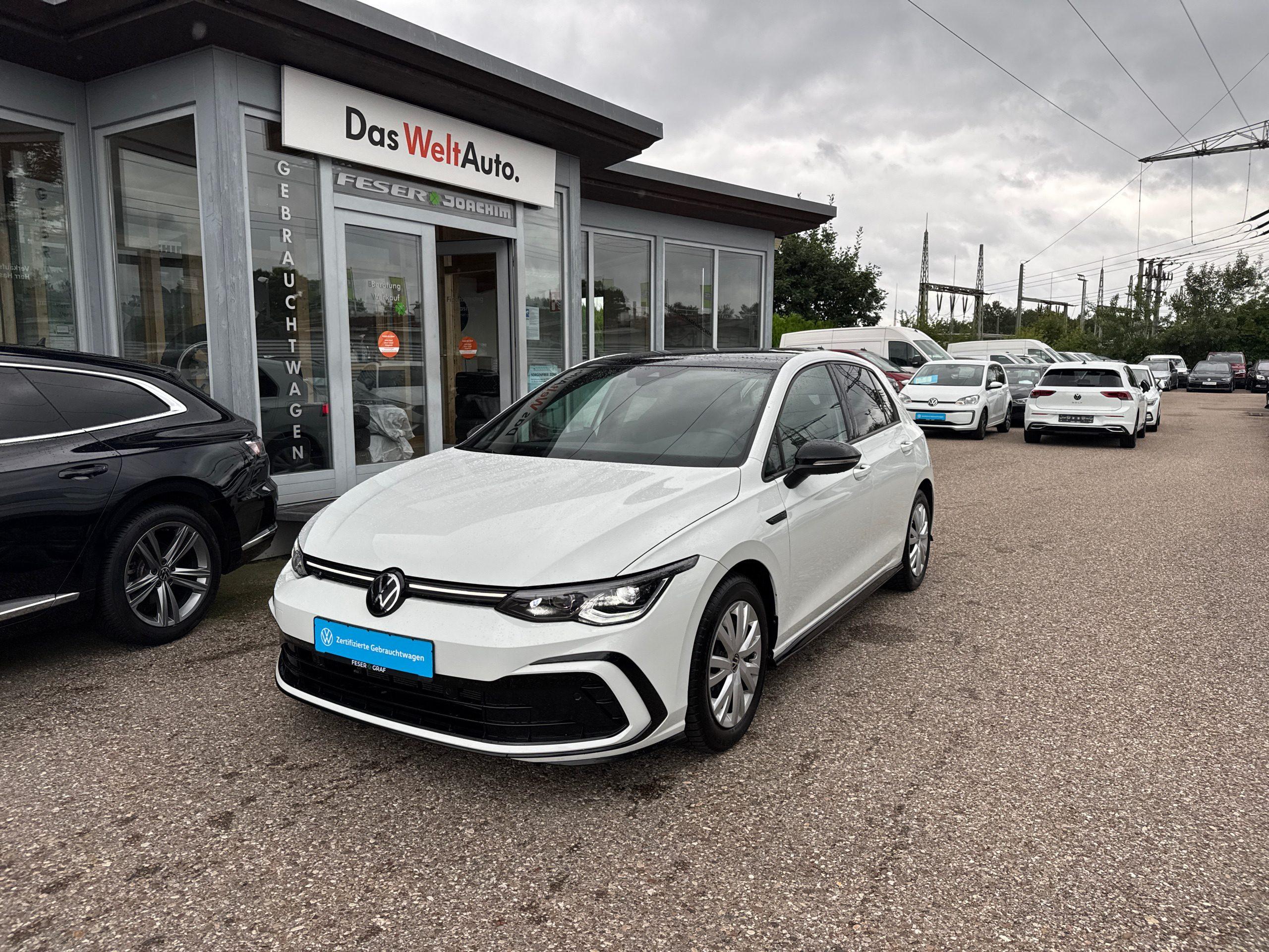 VW Golf VIII 1.5 eTSI DSG R-Line BLACK STYLE PANO KAM NAVI 