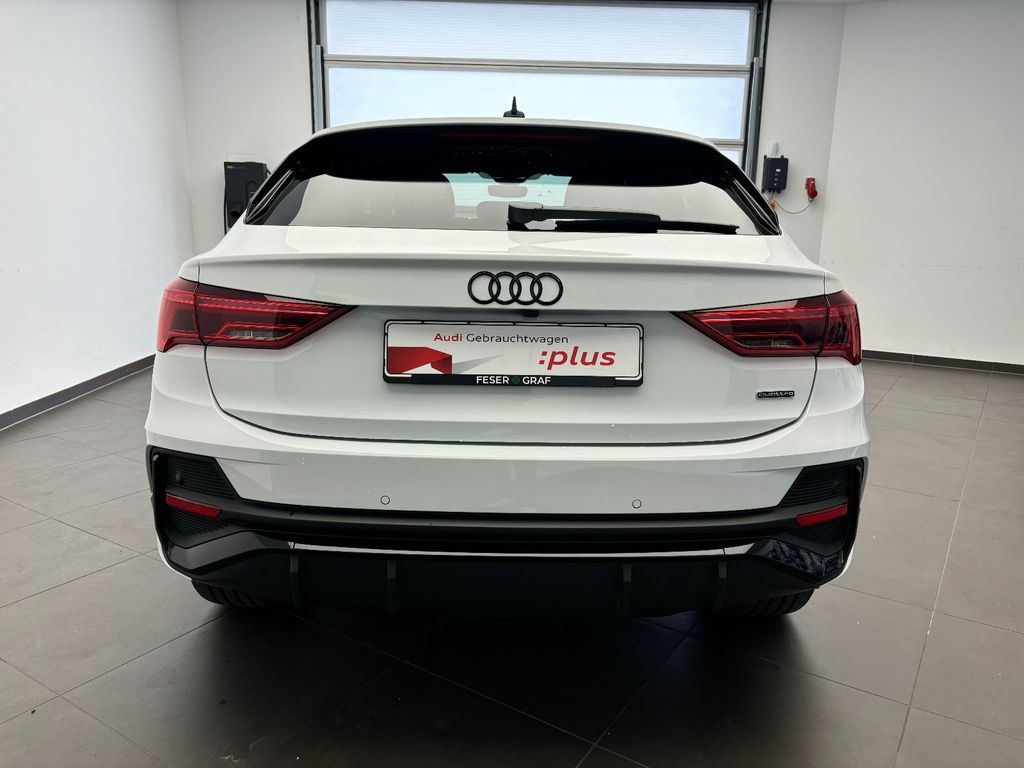 Audi Q3 Spb. 40 TDI qu. - 2 x S line - PANO - AHK-ACC 