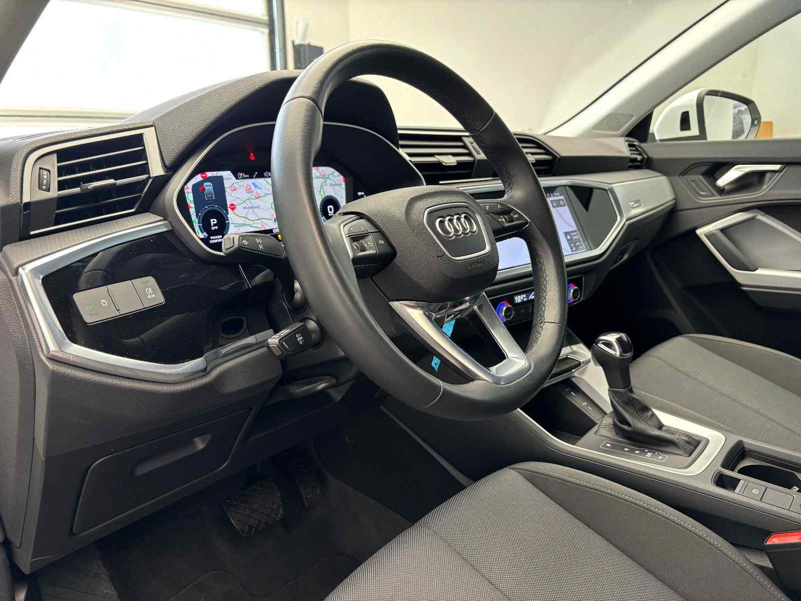 Audi Q3 Spb. 45 TFSIe - VIRTUAL - NAVI - LED - DAB 