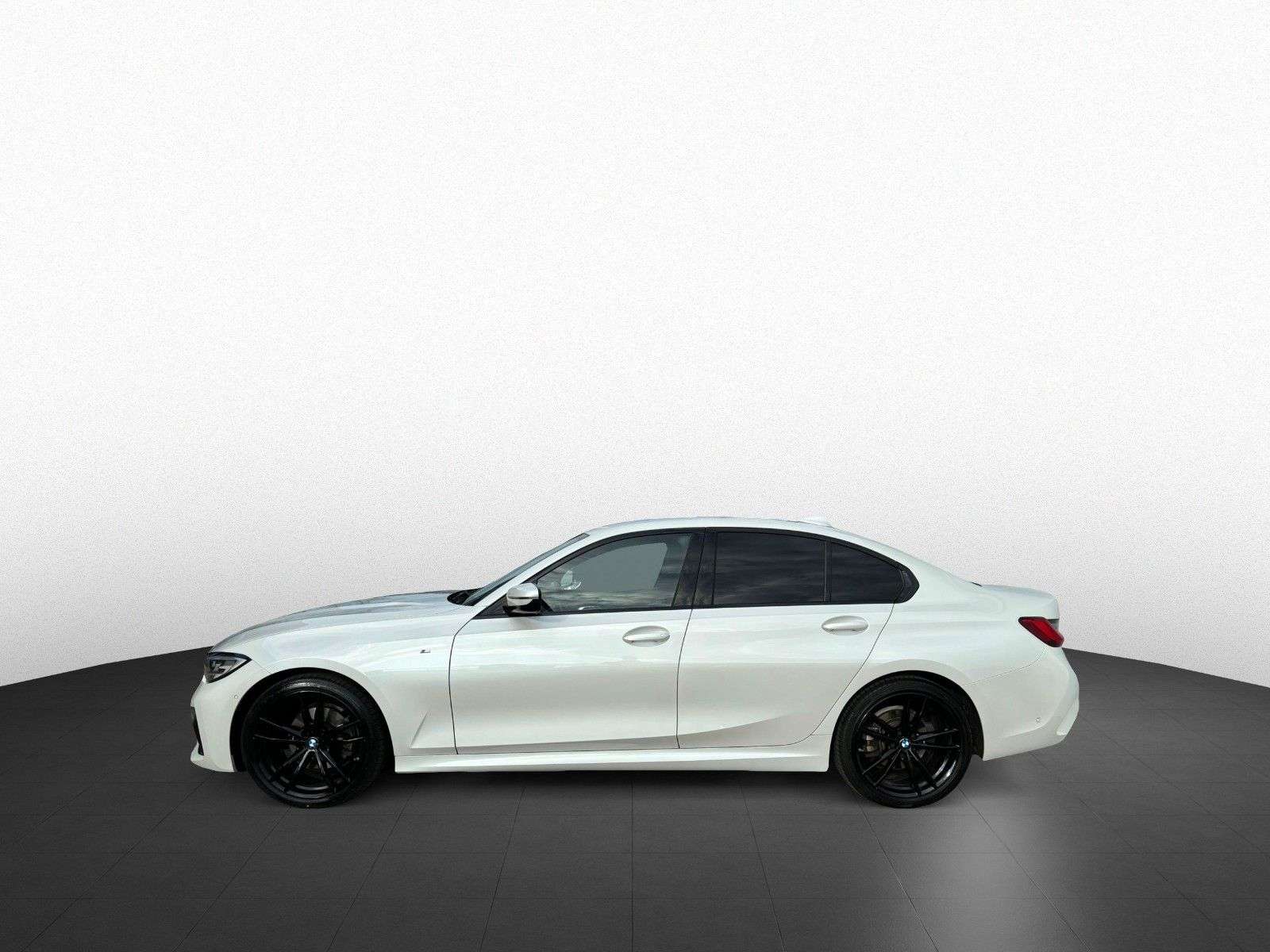 BMW 320 320d xDrive M Sport - KAMERA - LED - AHK 