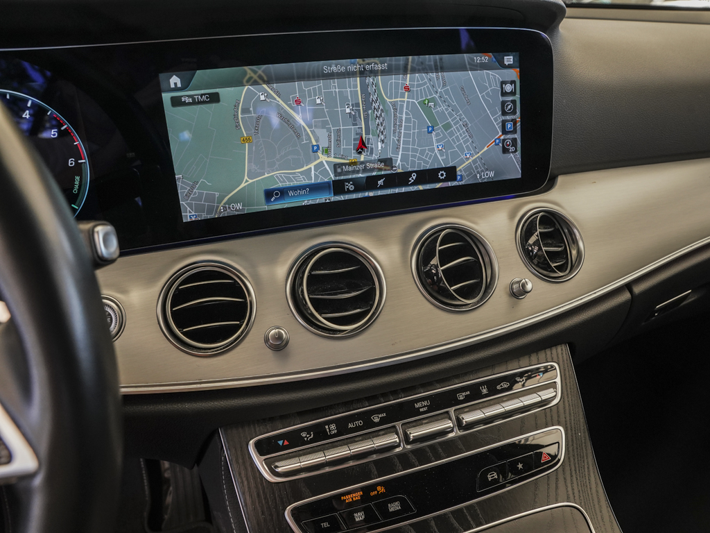 Mercedes-Benz E 300 de T AVANTGARDE MBUX LEDER MULTIBEAM HUD 