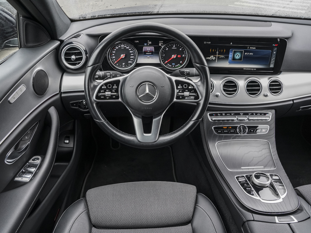 Mercedes-Benz E 300 de T AVANTGARDE NAVI MULTIBEAM KAMERA 