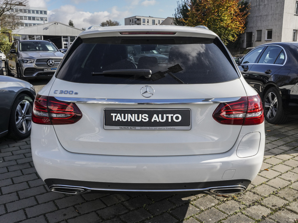 Mercedes-Benz C 300 e T AVANTGARDE COMAND PANO LED KAMERA 