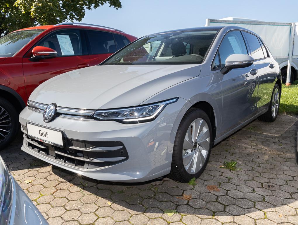 VW Golf VIII 1.5 TSI Life Tageszulassung Panorama 