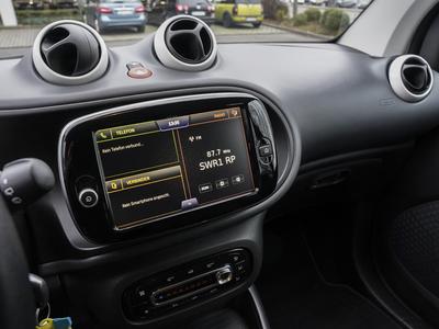 Smart ForTwo EQ Apple CarPlay Tempomat DAB Android-Au. 