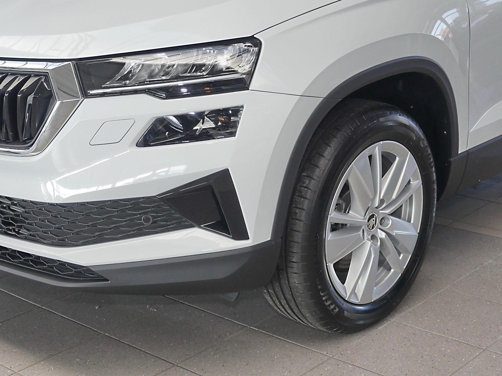 Skoda Karoq 1,5l TSI DSG Selection *NAVI LED KAMERA SHZ* 