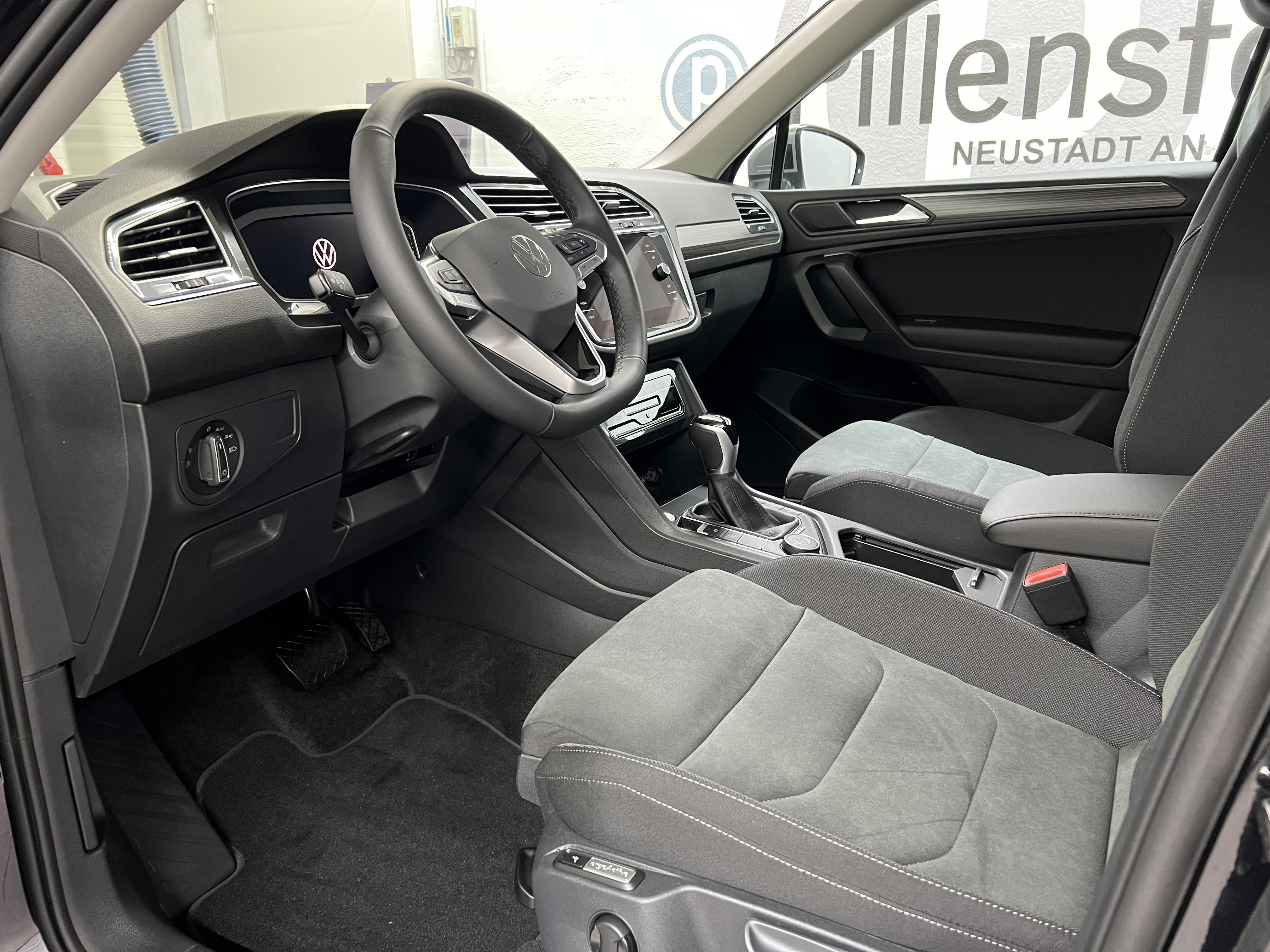 VW Tiguan Allspace TDI DSG ELEGANCE AHK+NAVI+ERGO+KAM+ACC+7SITZ 