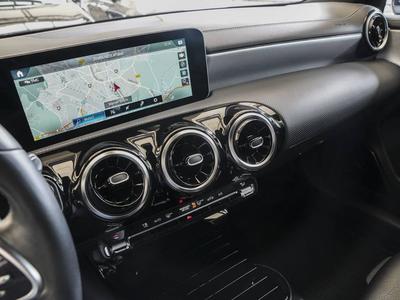 Mercedes-Benz A 220 4M PROGRESSIVE MBUX BURMESTER MULTIBEAM 