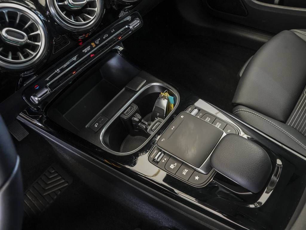 Mercedes-Benz A 180 PROGRESSIVE EDITION MBUX SOUND DISTRONIC 