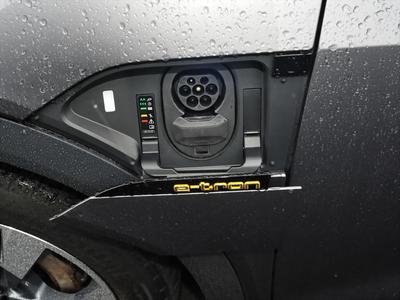Audi E-tron 50 quattro NAVI LED Luffederung Phone Box 