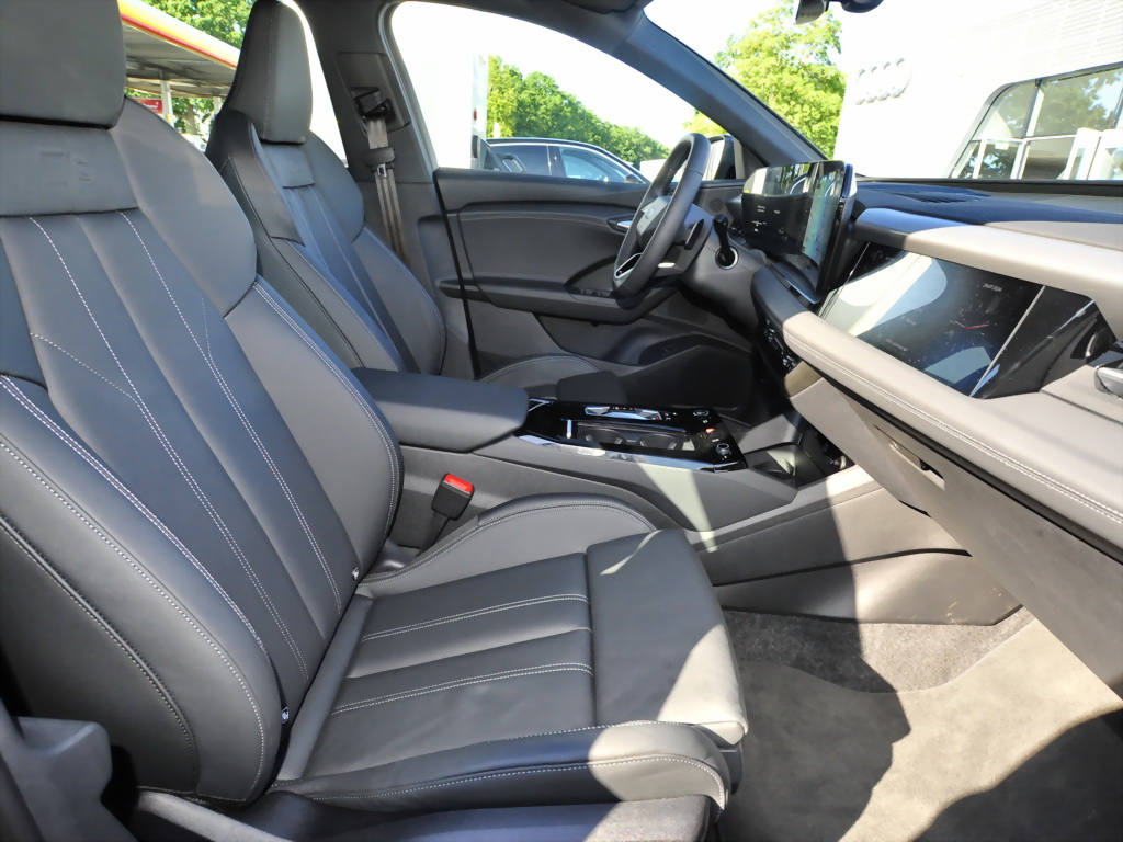 Audi Q6 SUV 55 e-tron quattro Beifahrerdisplay Matrix 