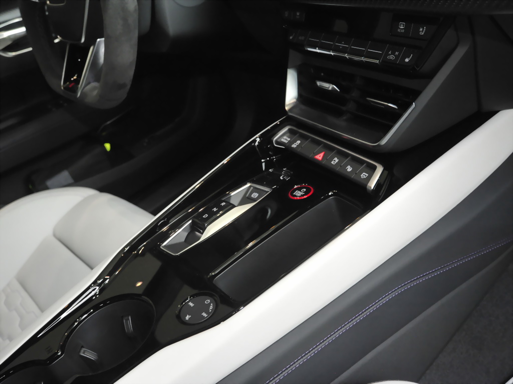 Audi RS e-tron GT Carbondach Allradlenkung Phone-Box 
