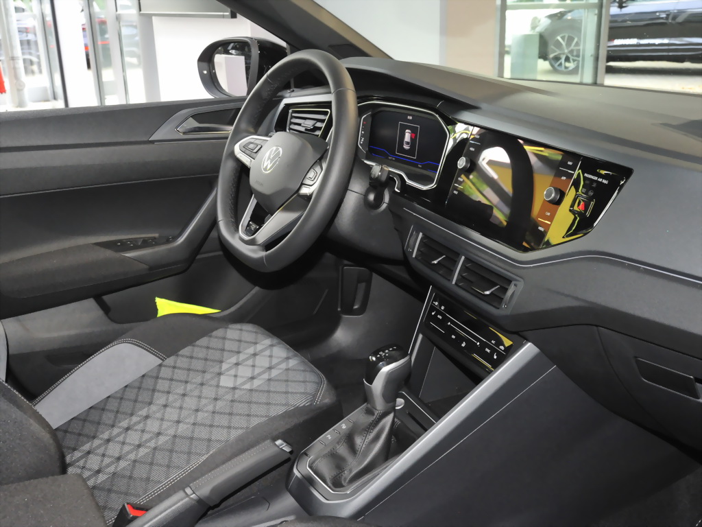 VW Taigo R-Line 1,5 TSI Design-Paket Komfort-Sitze 