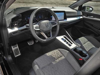 VW Golf VIII 2.0 TDi Move Pano LED+ HUD App Connect 