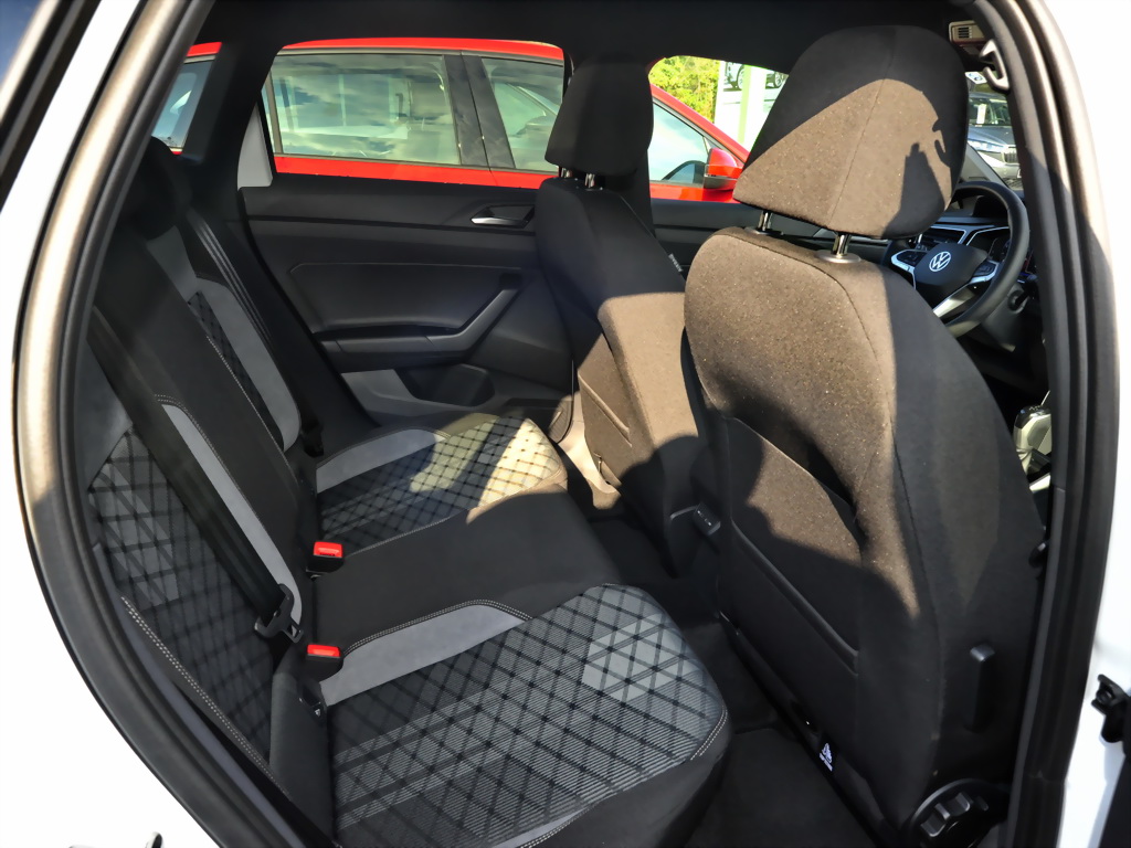 VW Taigo R-Line 1,5 l TSI Park & Comfort-Paket Naví 