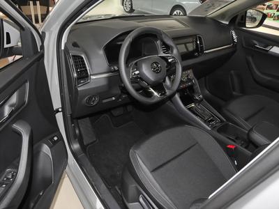 Skoda Karoq Selection 1,5 TSI Traveller Paket Navi LED 