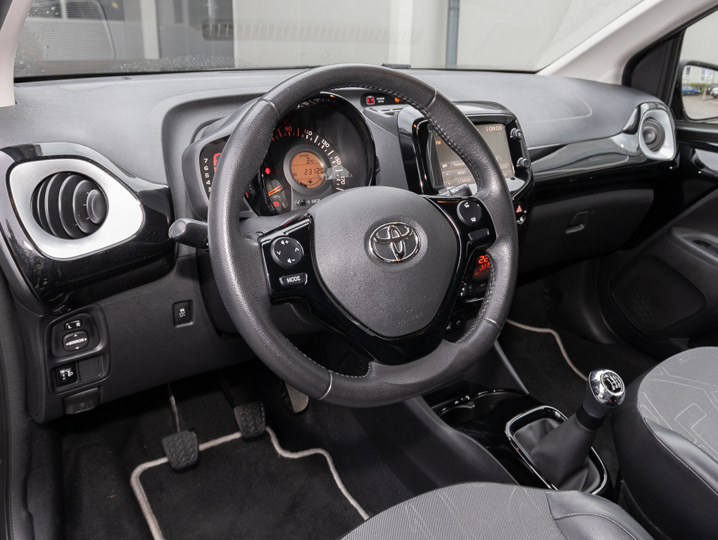 Toyota Aygo X-WAVE 1.0 +BC+KLIMA+RFK+MET+BT+USB+MP3+ZVR+ 