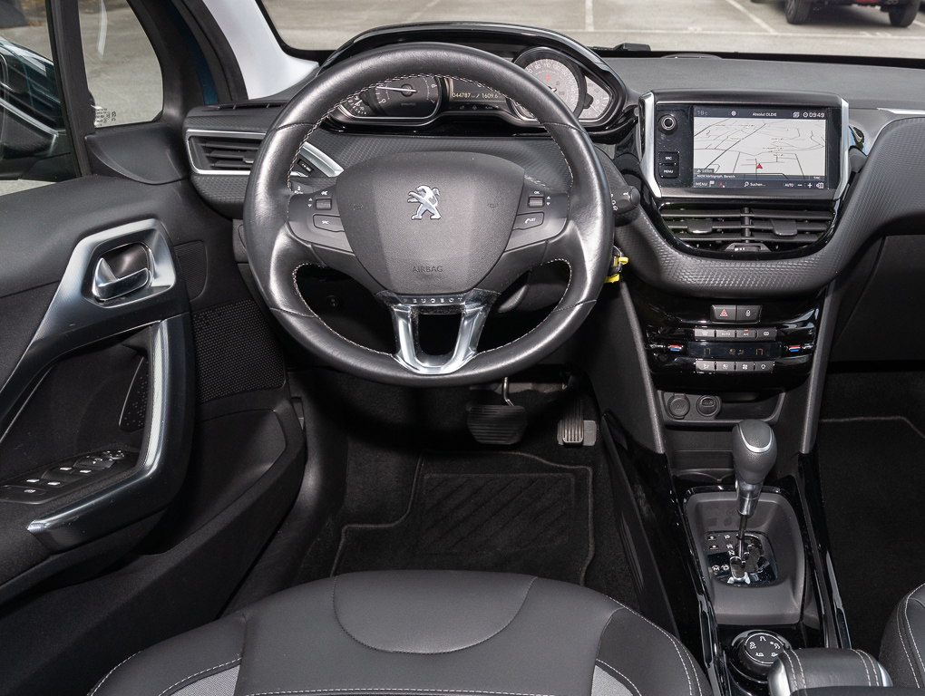 Peugeot 2008 1.2 PT 130 EAT6 ALLURE +CARPLAY+PANO+RFK+BT+ 