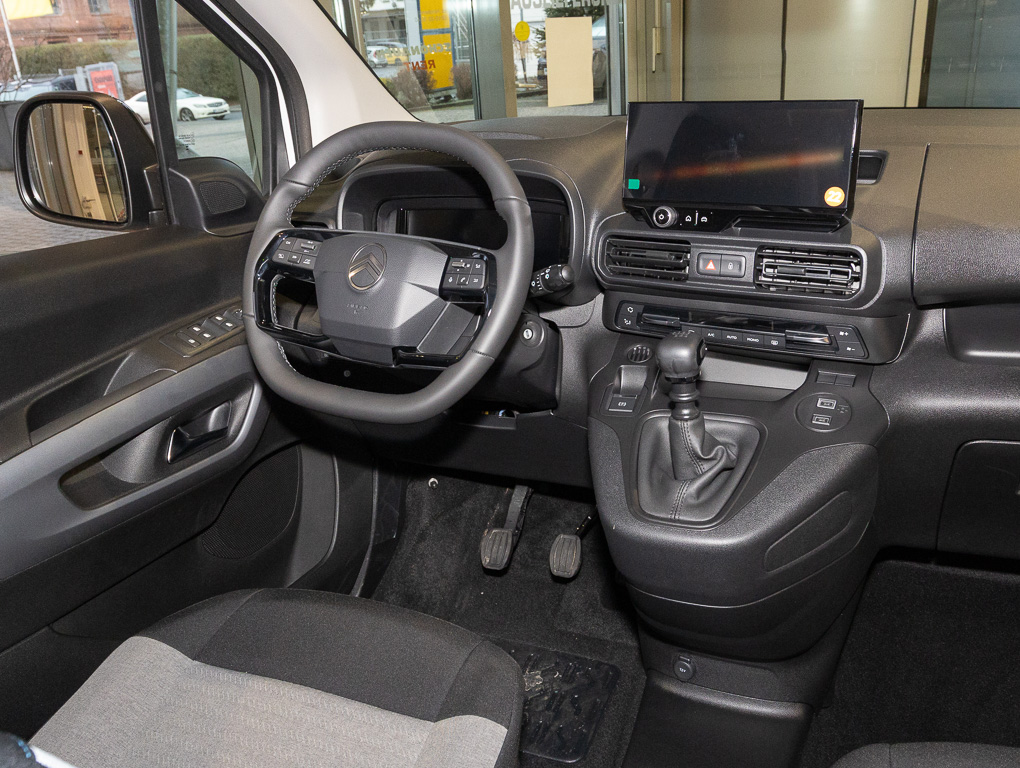Citroen Berlingo PLUS 1.2l  MPV M 110PS SCHALTER +RFK+ 