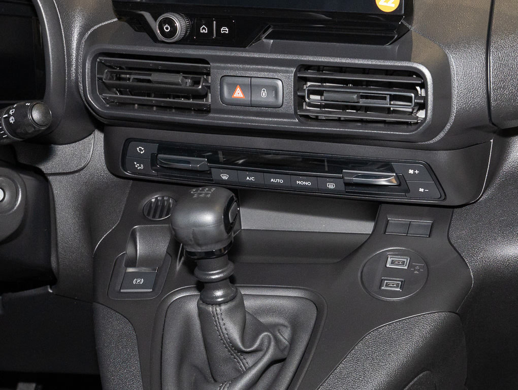 Citroen Berlingo PLUS 1.2l  MPV M 110PS SCHALTER +RFK+ 
