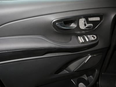 Mercedes-Benz V 300 Avantgarde EDITION Night+MBUX+360°+LED+19