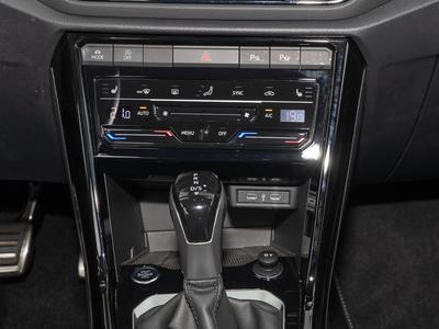 VW T-Roc 1.5 TSI DSG R-LINE +SHZ+CARPLAY+NAVI+RFK++ 