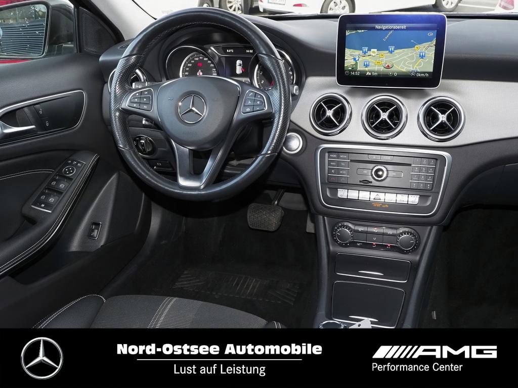Mercedes-Benz GLA 180 Urban Navi AHK LED Sitzhzg PDC Kamera 