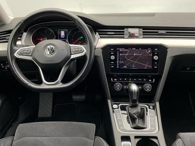 VW Passat Variant Elegance 2.0 TDI Navi CarPlay LED 