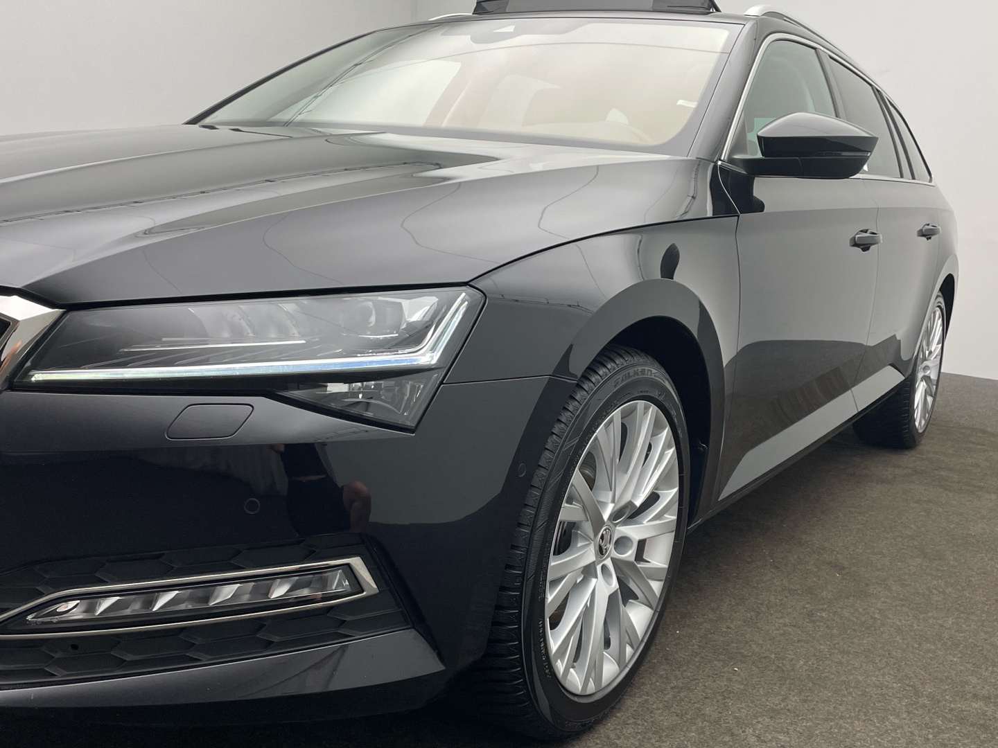 Skoda Superb Combi 2.0 TSI DSG CarPlay LED Pano Memory 