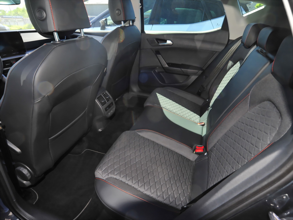 Seat Leon FR 1.5 eTSI Navi CarPlay LED Business-Paket 