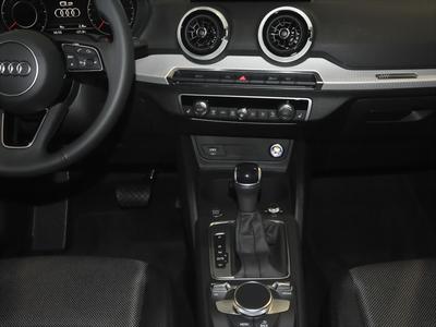 Audi Q2 S line 35 TDI Komfort-Paket Panorama Navi LED 