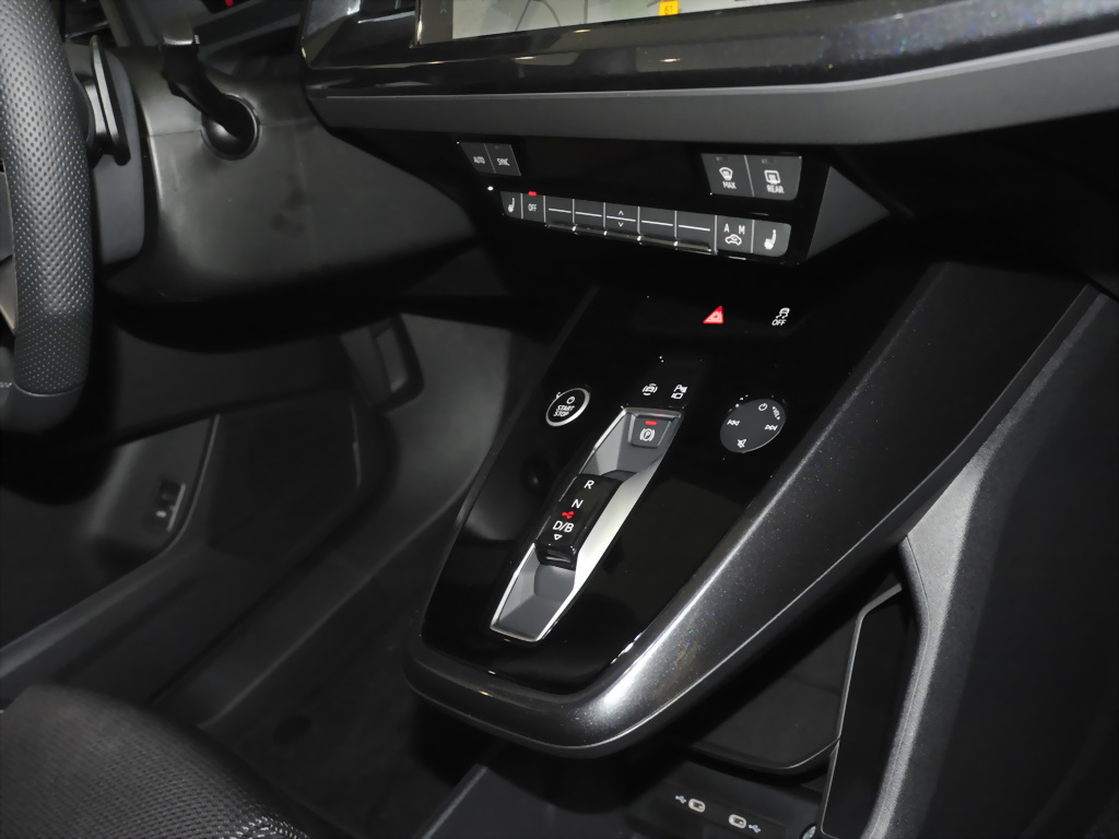 Audi Q4 55 e-tron quattro 250 kW Komfort-Paket Navi 