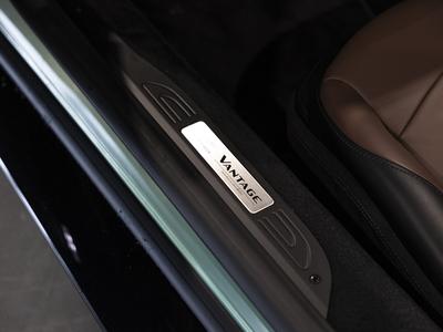 Aston Martin V8 Vantage Roadster - UPE EUR 208.107,- 