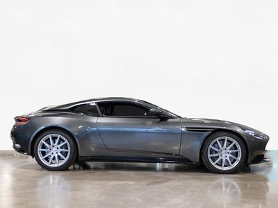Aston Martin DB11 V8 Coupé - Aston Martin Hamburg 