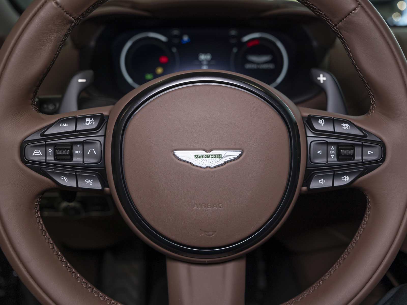 Aston Martin DBX Aston Martin Hamburg Khalifa 