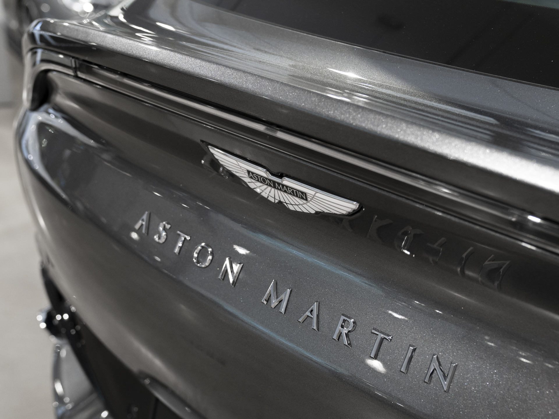 Aston Martin DBX - Aston Martin Hamburg 