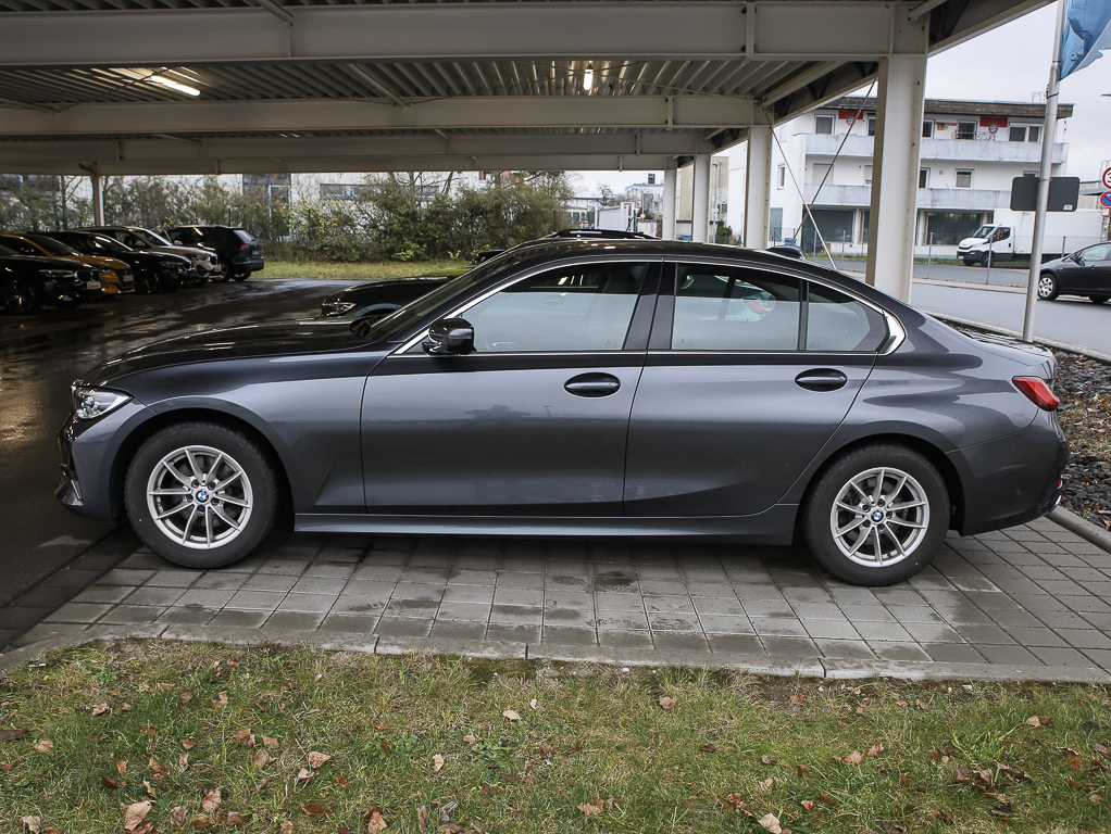 BMW 320 i, Luxury-Line, Leder, Park-Ass, AHK, Glasdach, Hi 